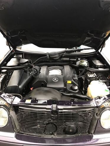 Mercedes E 240 1999, 136,000 km - 2.4 l - Bakı