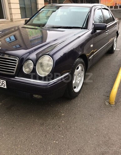 Mercedes E 240 1999, 136,000 km - 2.4 l - Bakı