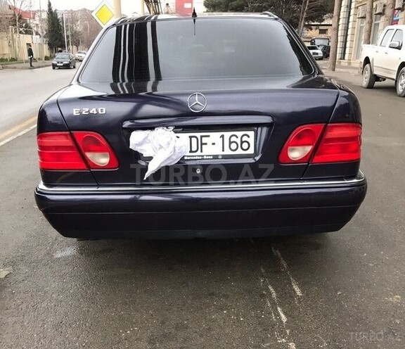Mercedes E 240 1999, 136,000 km - 2.4 l - Bakı