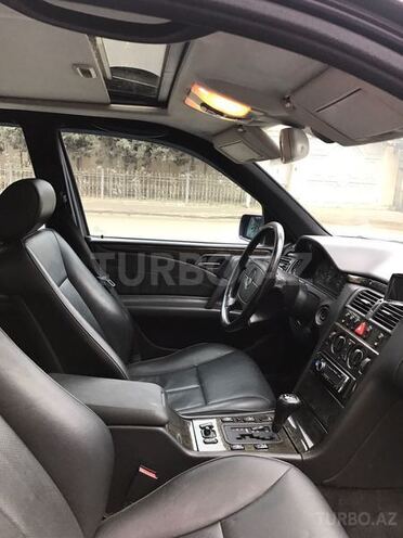 Mercedes E 240 1999, 136,000 km - 2.4 l - Bakı