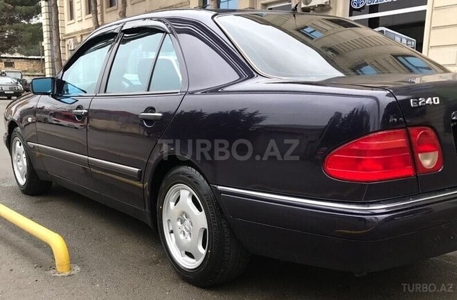 Mercedes E 240 1999, 136,000 km - 2.4 l - Bakı