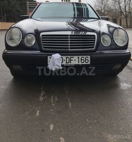 Mercedes E 240 1999, 136,000 km - 2.4 l - Bakı