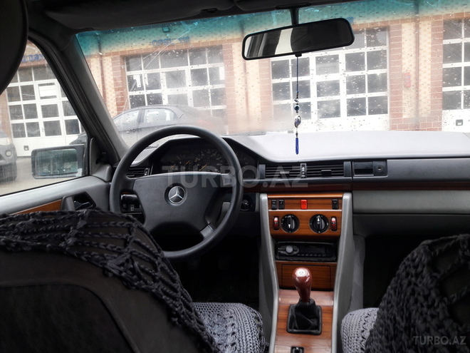 Mercedes E 200 1991, 250,000 km - 2.0 l - Bakı