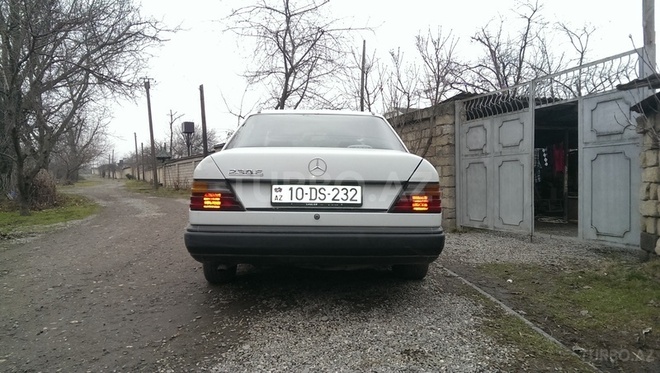 Mercedes E 230 1987, 244,583 km - 2.3 l - Xaçmaz