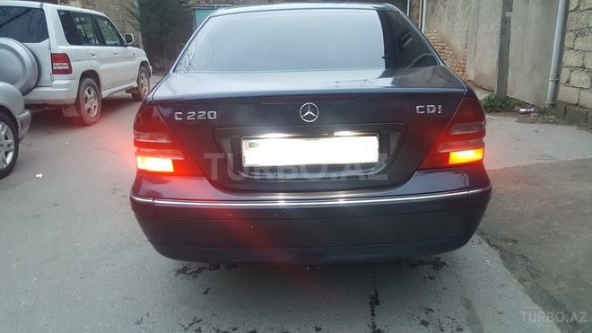 Mercedes C 220 2001, 329,000 km - 2.2 l - Bakı