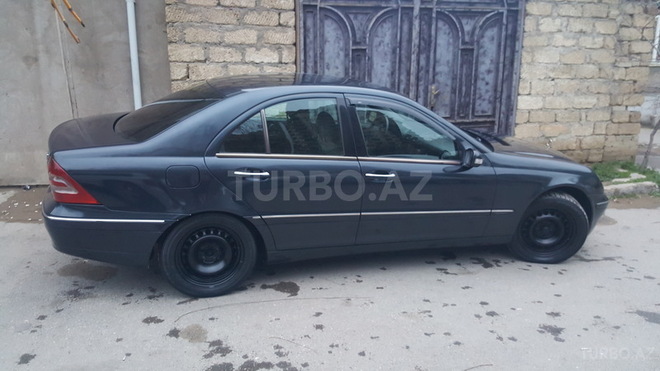 Mercedes C 220 2001, 329,000 km - 2.2 l - Bakı