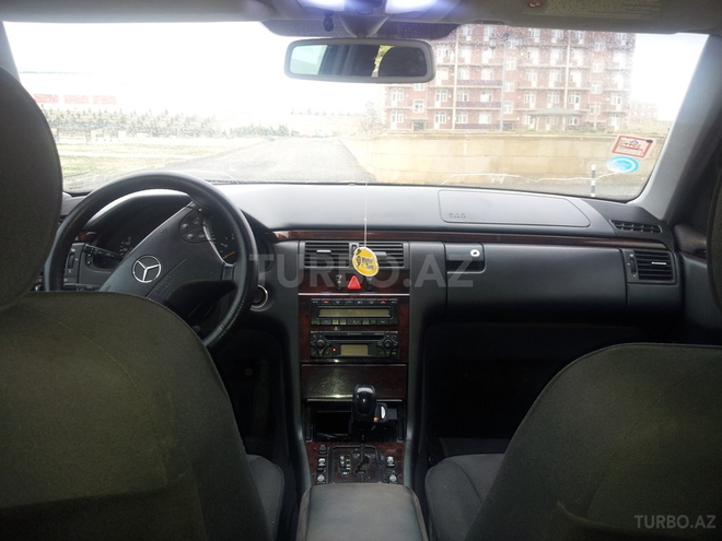Mercedes E 220 2001, 245,000 km - 2.2 l - Bakı