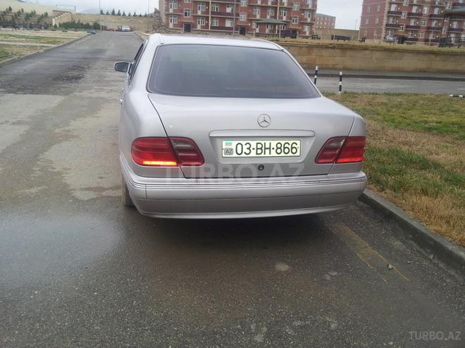 Mercedes E 220 2001, 245,000 km - 2.2 l - Bakı