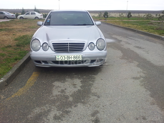 Mercedes E 220 2001, 245,000 km - 2.2 l - Bakı