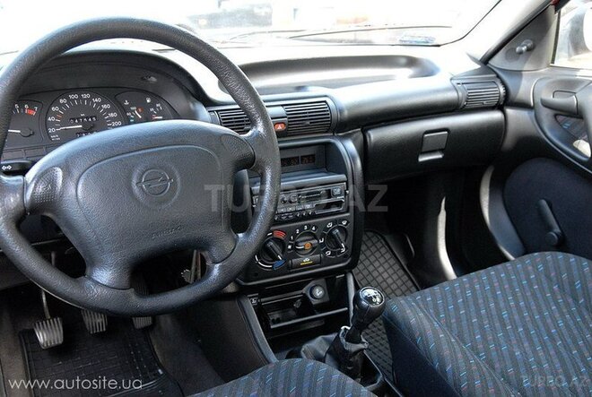 Opel Astra 1996, 235,000 km - 1.4 l - Bakı