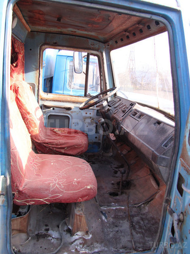 ZIL  1999, 200,000 km - 4.0 l - Salyan
