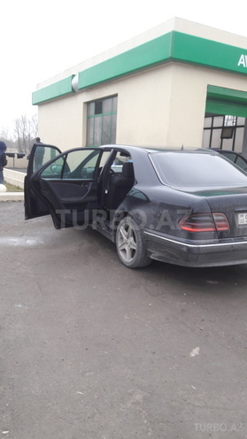 Mercedes E 220 2000, 299,985 km - 2.2 l - Bakı