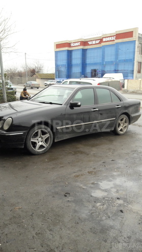 Mercedes E 220 2000, 299,985 km - 2.2 l - Bakı