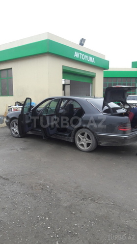 Mercedes E 220 2000, 299,985 km - 2.2 l - Bakı