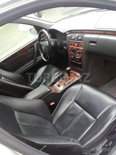 Mercedes E 240 1999, 240,000 km - 2.4 l - Bakı