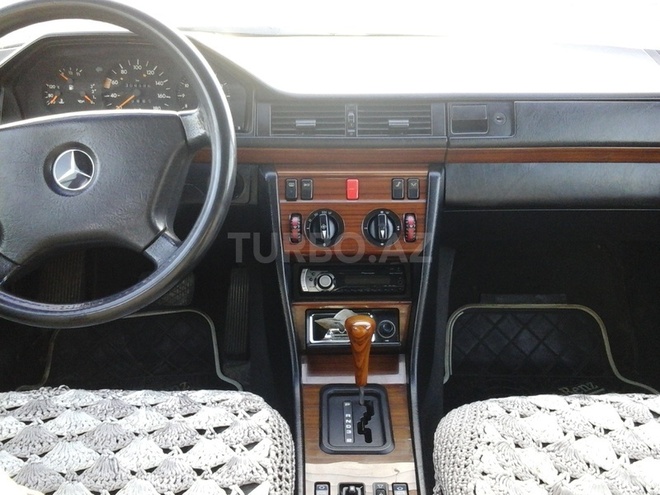 Mercedes E 200 1991, 301,100 km - 2.0 л - Bakı