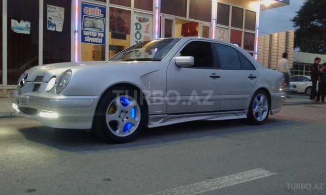 Mercedes E 240 1997, 285,000 km - 2.4 l - Bərdə