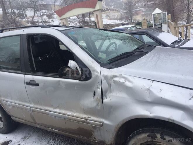 Mercedes ML 320 2002, 200,000 km - 0.3 l - Bakı