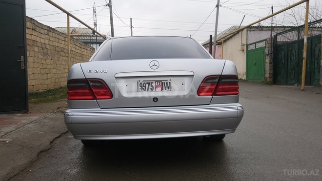 Mercedes E 240 2001, 154,189 km - 2.6 l - Bakı