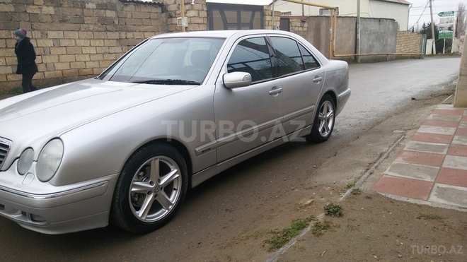 Mercedes E 240 2001, 154,189 km - 2.6 l - Bakı