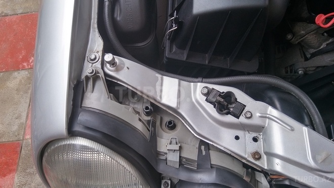 Mercedes E 240 2001, 154,189 km - 2.6 l - Bakı