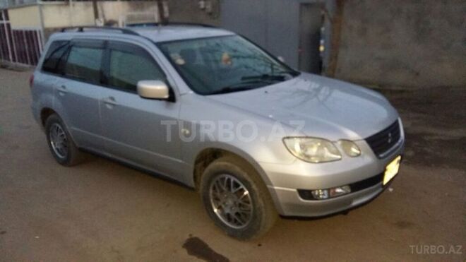 Mitsubishi Airtrek 2001, 256,712 km - 2.0 л - Tovuz
