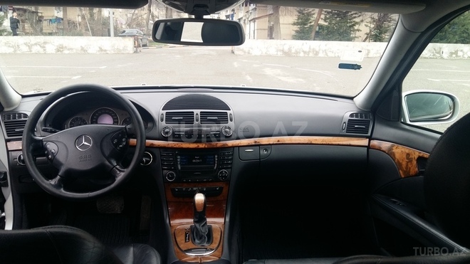 Mercedes E 220 2002, 26,000 km - 2.2 l - Bakı