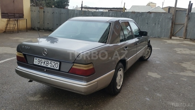 Mercedes E 200 1992, 354,000 km - 2.1 l - Bakı
