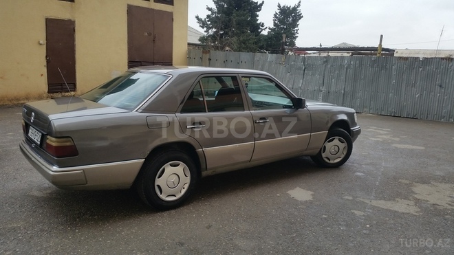Mercedes E 200 1992, 354,000 km - 2.1 l - Bakı