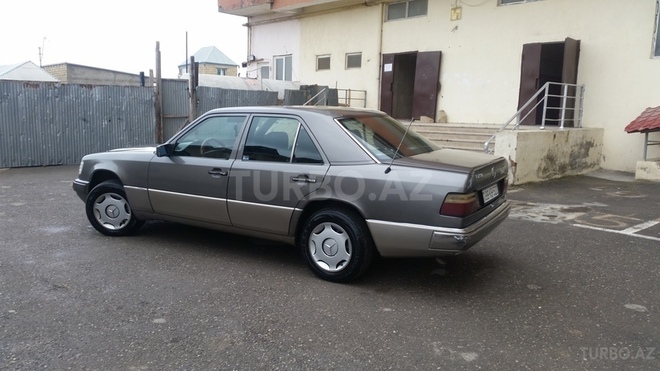 Mercedes E 200 1992, 354,000 km - 2.1 l - Bakı