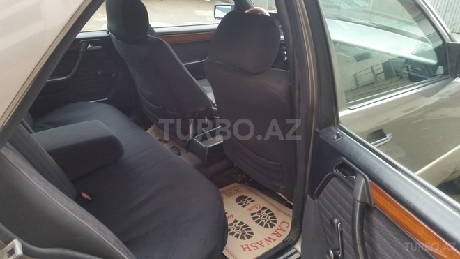 Mercedes E 200 1992, 354,000 km - 2.1 l - Bakı