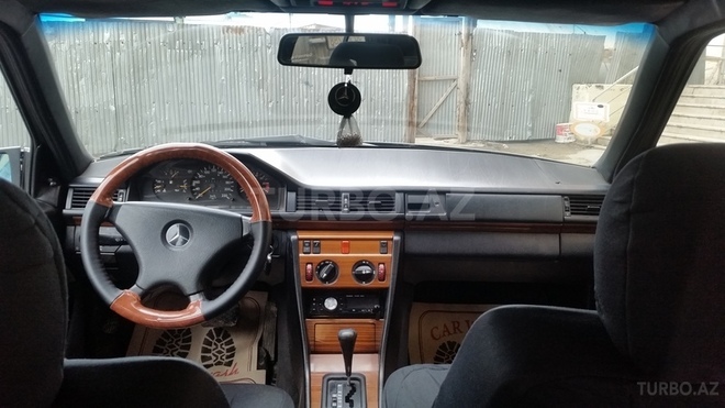 Mercedes E 200 1992, 354,000 km - 2.1 l - Bakı