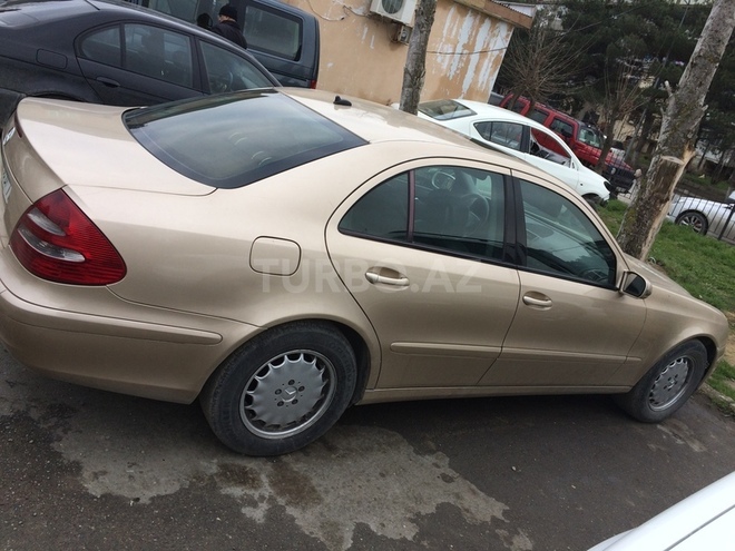 Mercedes E 220 2001, 240,000 km - 2.2 l - Bakı