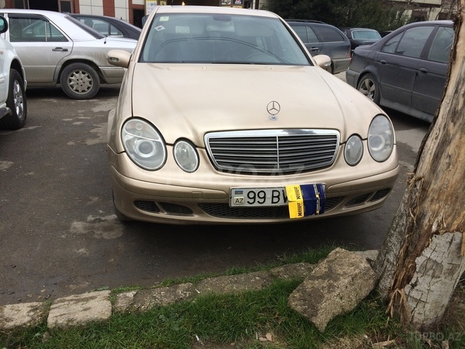 Mercedes E 220 2001, 240,000 km - 2.2 l - Bakı