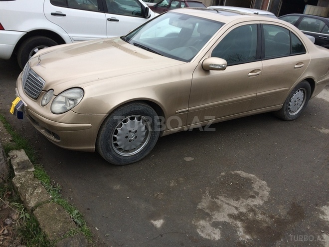 Mercedes E 220 2001, 240,000 km - 2.2 l - Bakı