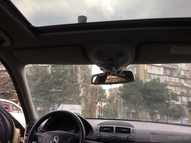 Mercedes E 220 2001, 240,000 km - 2.2 l - Bakı