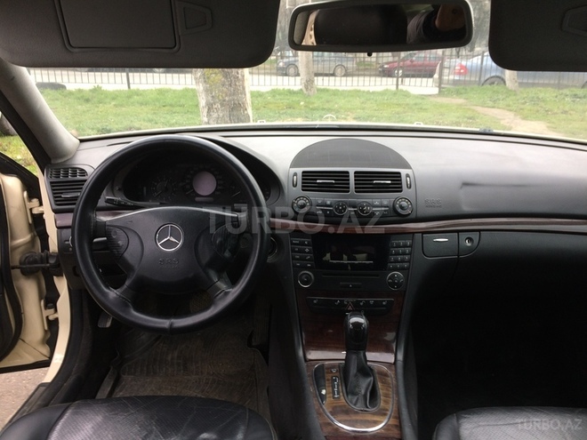 Mercedes E 220 2001, 240,000 km - 2.2 l - Bakı
