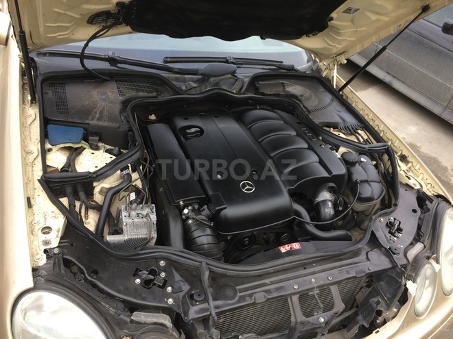Mercedes E 220 2001, 240,000 km - 2.2 l - Bakı