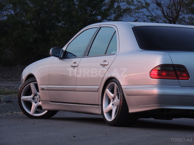 Mercedes E 320 2000, 171,000 km - 3.2 l - Zaqatala