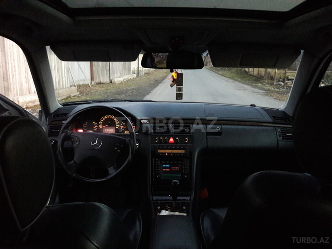 Mercedes E 320 2000, 171,000 km - 3.2 l - Zaqatala