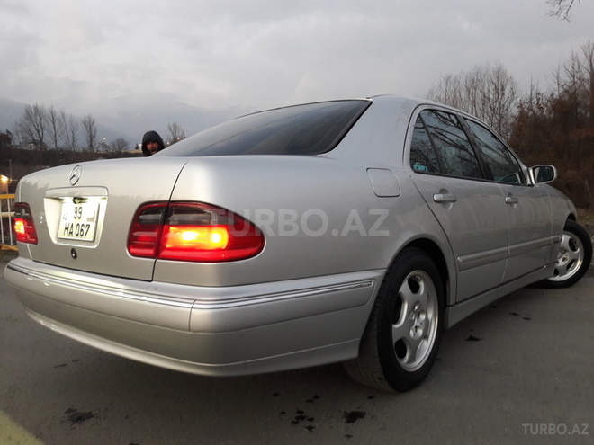 Mercedes E 320 2000, 171,000 km - 3.2 l - Zaqatala