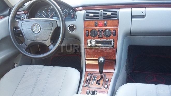 Mercedes E 200 1999, 190,000 km - 2.0 l - Yevlax