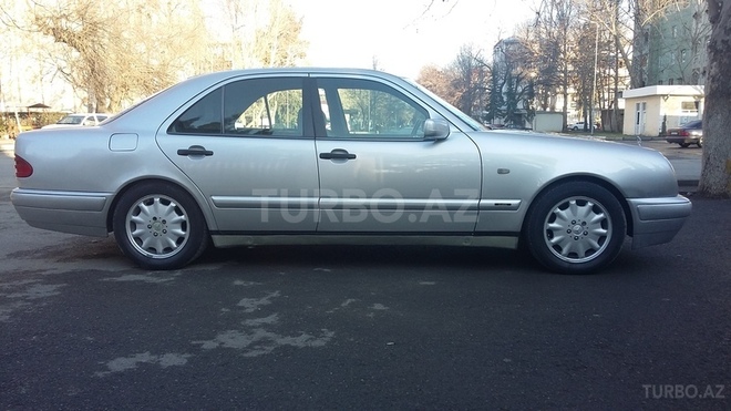 Mercedes E 200 1999, 190,000 km - 2.0 l - Yevlax