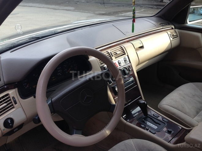 Mercedes E 230 1996, 310,000 km - 2.3 l - Sumqayıt