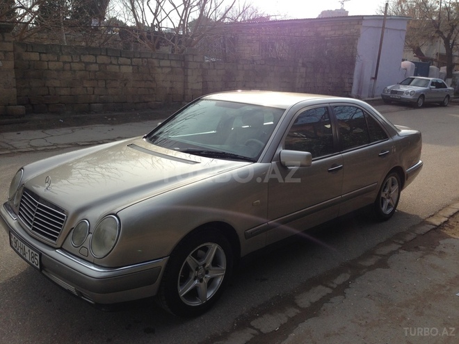 Mercedes E 230 1996, 310,000 km - 2.3 l - Sumqayıt