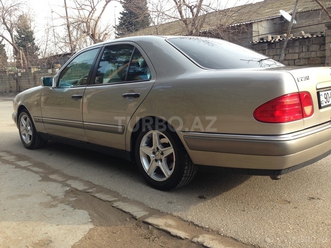 Mercedes E 230 1996, 310,000 km - 2.3 l - Sumqayıt