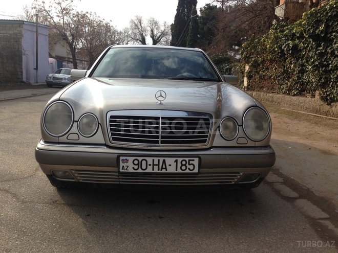 Mercedes E 230 1996, 310,000 km - 2.3 l - Sumqayıt