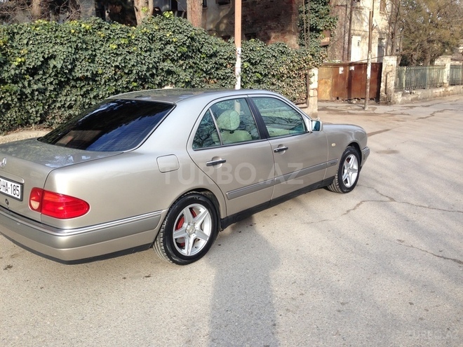 Mercedes E 230 1996, 310,000 km - 2.3 l - Sumqayıt