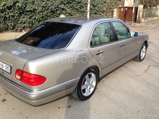 Mercedes E 230 1996, 310,000 km - 2.3 l - Sumqayıt