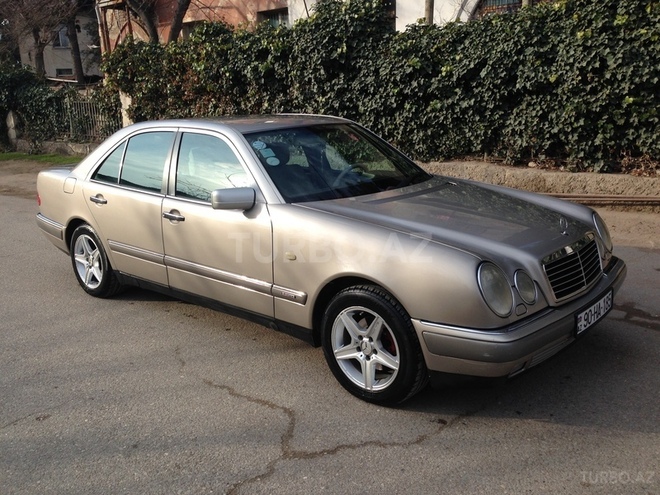 Mercedes E 230 1996, 310,000 km - 2.3 l - Sumqayıt